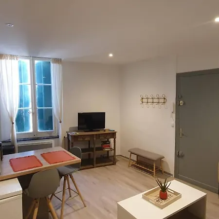 Sur Les Paves Du Pont Vieux... * Carcassonne